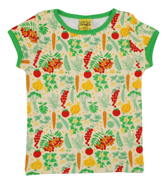 DUNS organic t-shirt. Vegetable garden print on a soft yellow background with a classic green trim. Featuring carrots, tomatoes, rowan berries, onions, broccoli and peas.